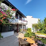 فندق مبيت وإفطار Villaskalaurla 4*