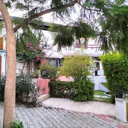 Panzió Villaskalaurla Urla